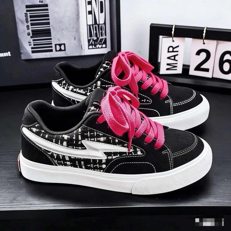 2026 primavera nuevas zapatillas deportivas de estudiantes nicho negro rosa moda versátil fragancia zapatos de pan casuales mujeres