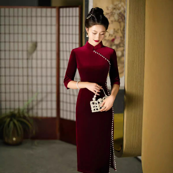 Burgundy velvet elegant fitted cheongsam