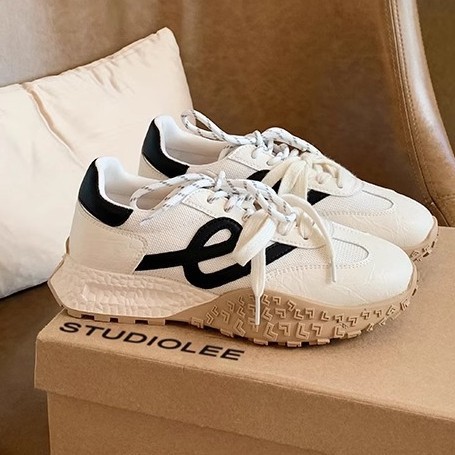 Los nuevos zapatos de altura interior de 6cm de Grape Mom combinan con cordones de color de contraste de todo fósforo, zapatos deportivos de entrenamiento alemán de ocio, zapatillas de deporte para mujer