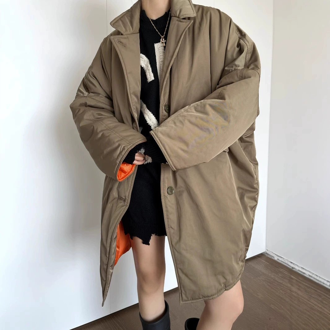 Зимняя теплая рабочая одежда, пуховик средней длины, новый популярный стиль 2025 года для женщин, стиль интернет-знаменитостей, уникальное свободное пальто для невысоких людей.