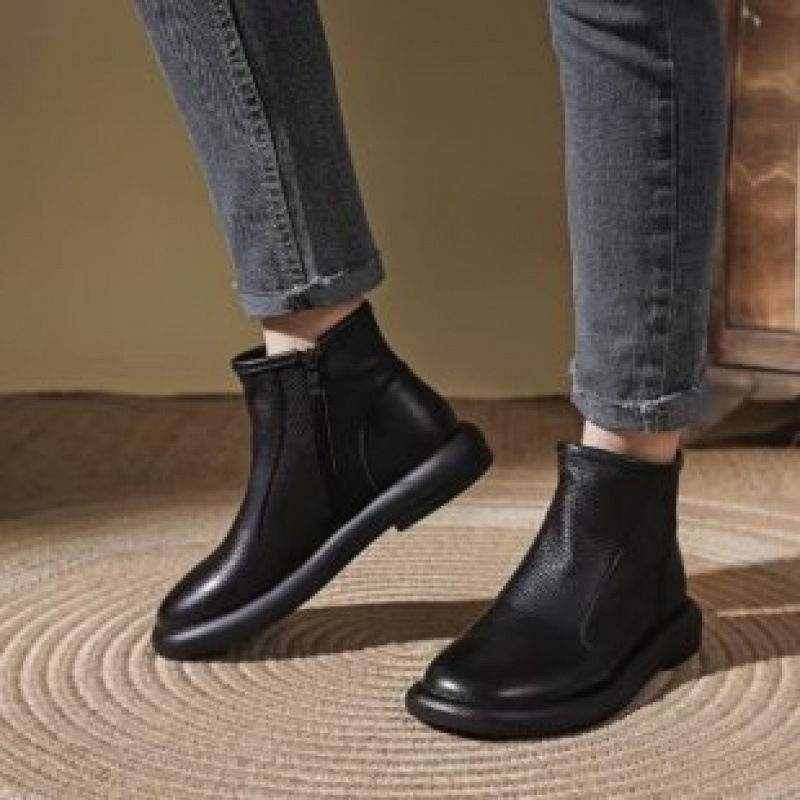 秋の冬の2024の新型のベルベットの中高年の女性靴の柔らかい皮のブーツの女性のショートブーツの柔らかい底のお母さんの靴の工場は卸売りします。|undefined