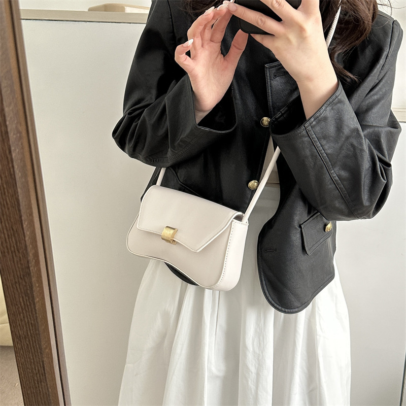 女性のための見栄えの良いバッグ 2025 新しいバゲットバッグレトロポータブル脇の下バッグ西洋スタイルの女の子のシングルショルダークロスボディバッグ|undefined