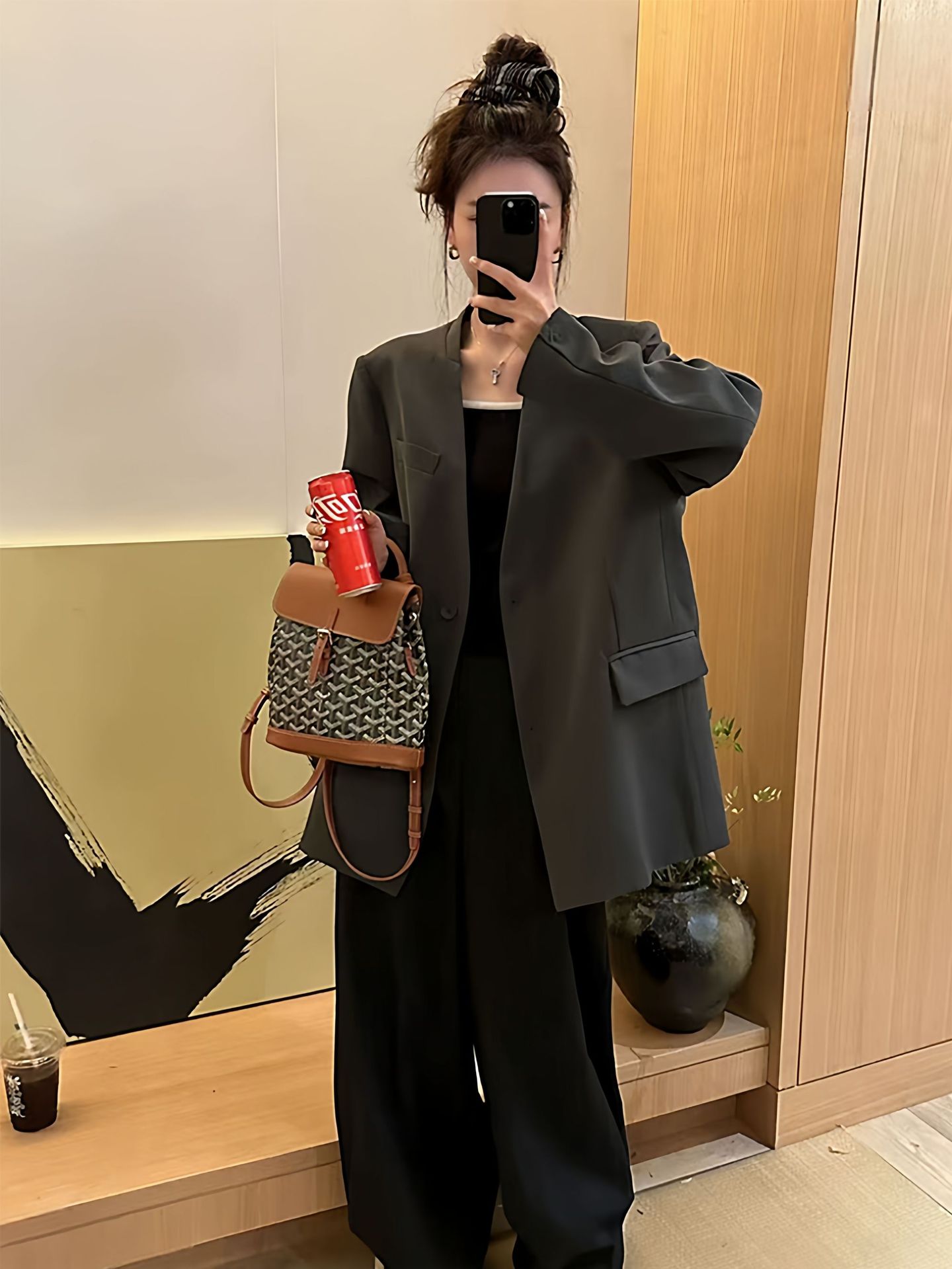 Minimalist High-end V-neck Women's Designer Blazer Lightweight Coat_voghion.com