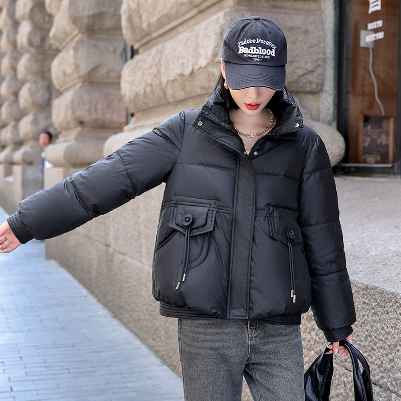 Productos europeos de invierno 2025 nuevo abrigo de algodón de plumón para mujeres de cuello corto hombre pequeño engrosado abrigo de moda pan abrigo de algodón image 2