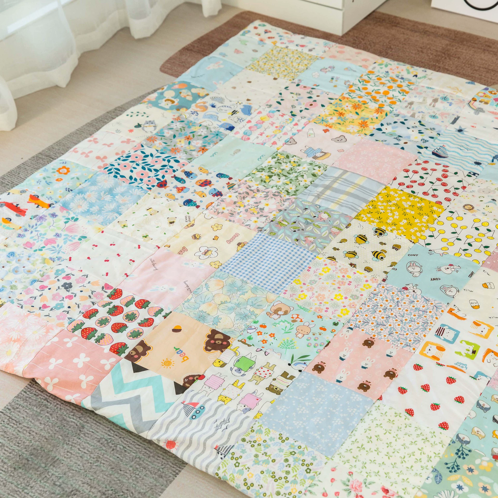 Хлопок Чистый хлопок Ткань для постельного белья для новорожденных Сотня Мультфильм Цветочные сломанные головы Ткань ручной работы Новичок Пэчворк Маленькая группа тканей