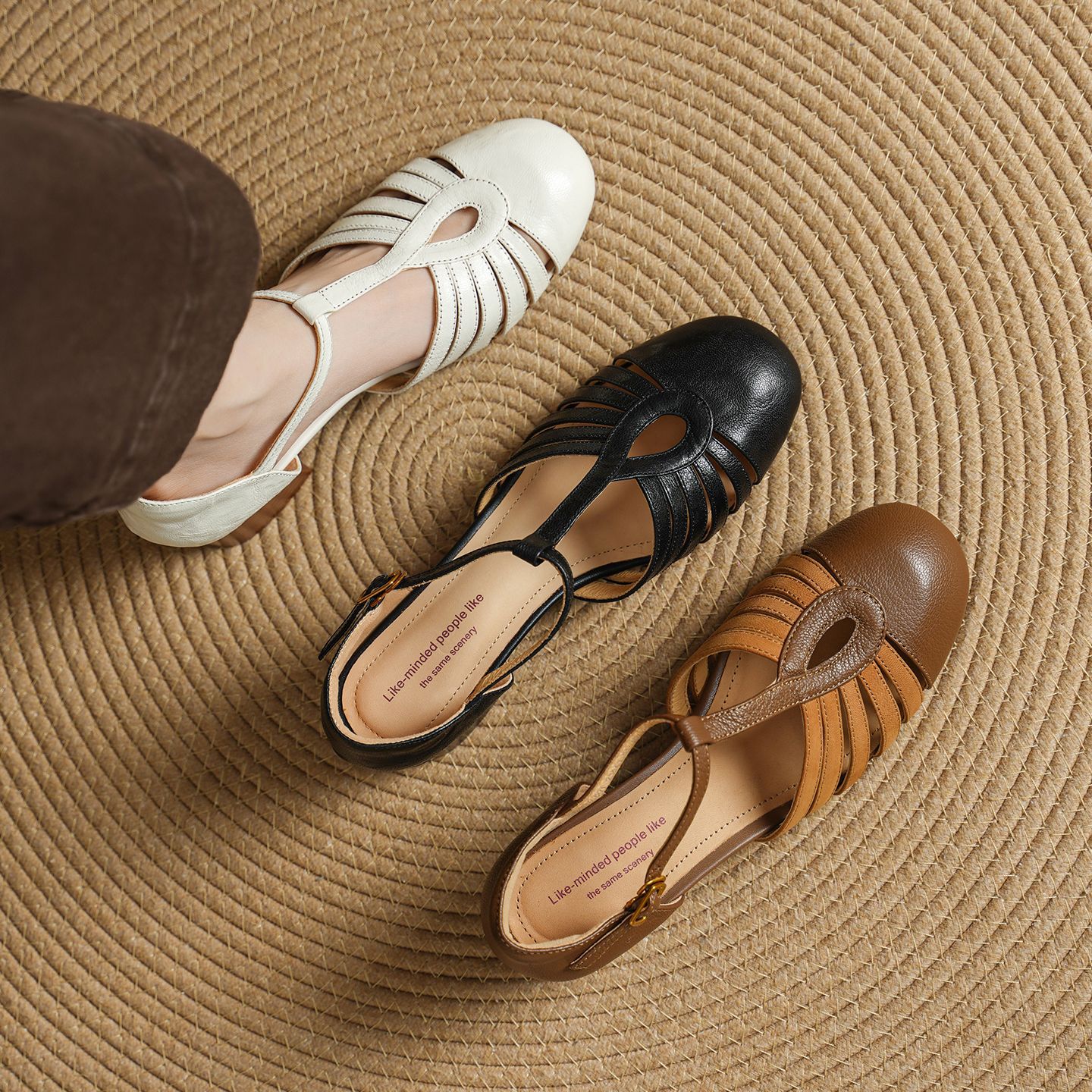 Sandal nữ da cừu bện quai chữ T mũi kín gót 4 cm — đen