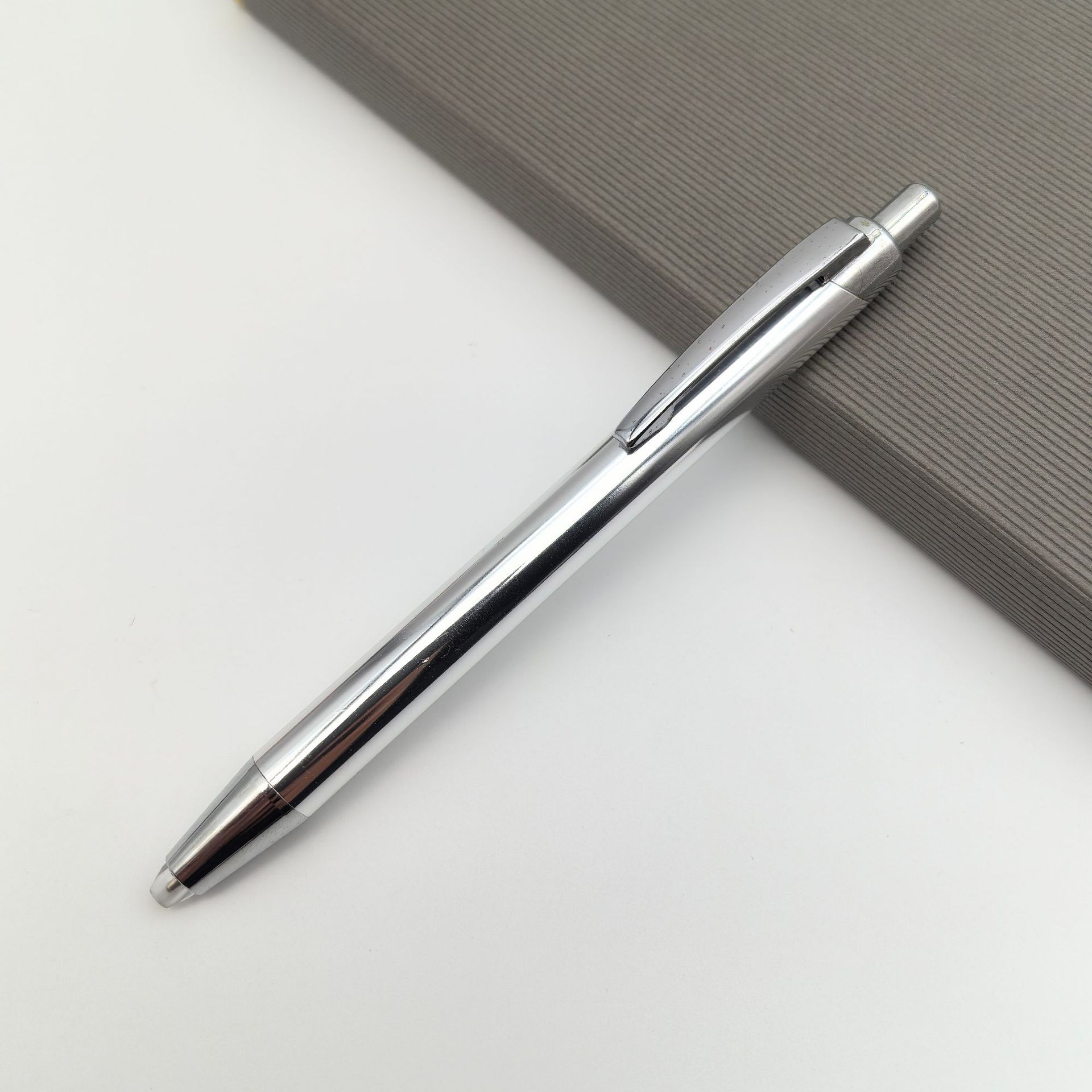 Japón y Corea del Sur Hot ventas metal lápiz de regalo de metal cálido lápiz creativo LED iluminado lápiz de regalo