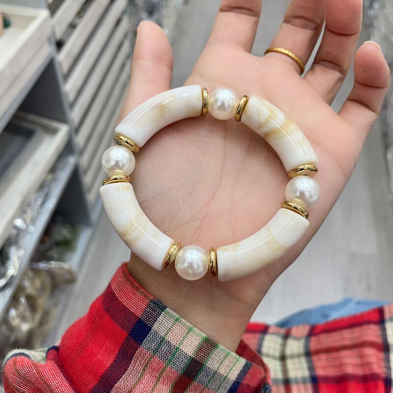 ヨーロッパとアメリカのファッショナブルなパーソナライズされたアクリルエルボブレスレット、湾曲した竹管、女性用パール弾性ロープ友情ブレスレットジュエリー|undefined