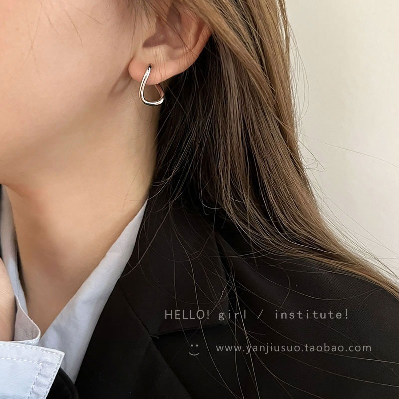 Irregular geometric circle earrings for women 2023 new popular simple earrings niche design high-grade ear jewelry
