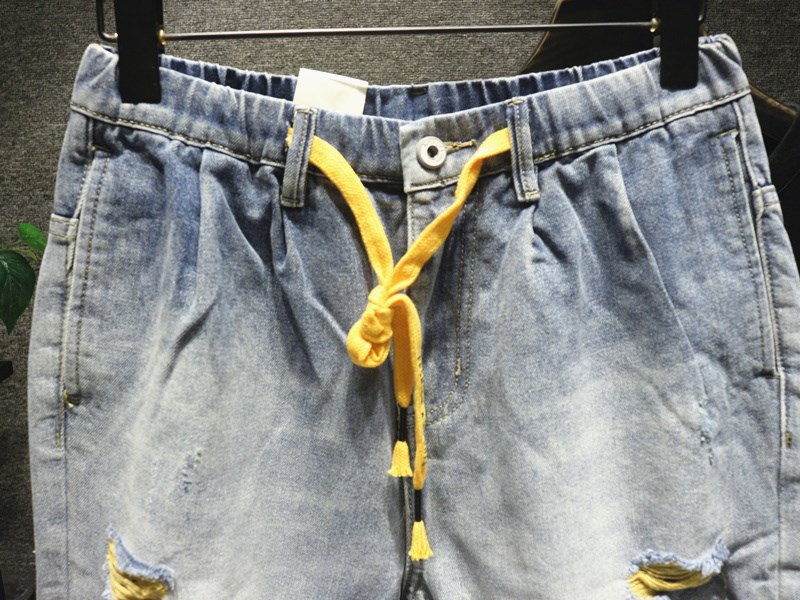Jeans da uomo cropped, vestibilità ampia, color block, stile effetto usurato, jeans estivi_voghion.com