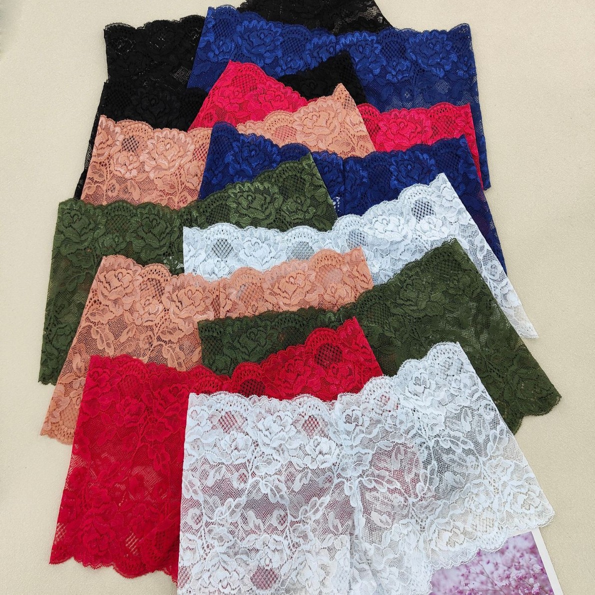 Europa tamaño transfronterizo flores de encaje sexy ropa interior de mujer cómoda y transpirable damas pantalones al por mayor comercio exterior