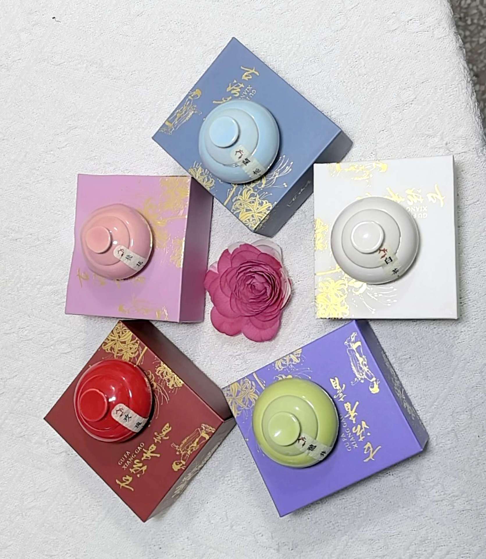 5가지 색상의 절묘한 하드 빈 선물 상자가 무작위로 배송됩니다.