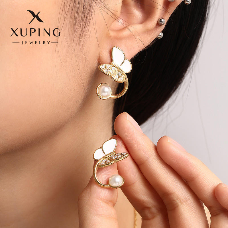 Xuping Jewelry Esmalte de goteo Pendientes de perlas de imitación de mariposa Pendientes de temperamento de diseño de nicho de alta gama de estilo coreano