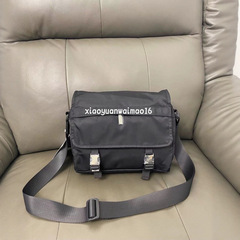 卸売新しいヨガフィットネス男性と女性のメッセンジャーバッグメンズメッセンジャーバッグ 6.5L ショルダースポーツタブレットバッグ