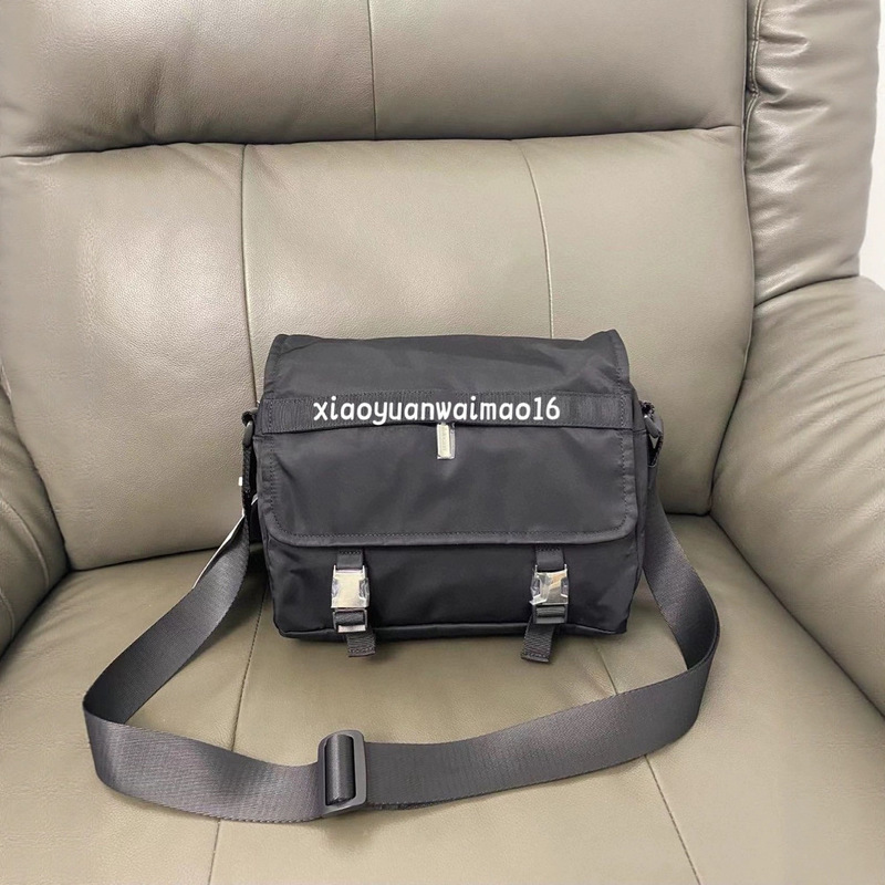 卸売新しいヨガフィットネス男性と女性のメッセンジャーバッグメンズメッセンジャーバッグ 6.5L ショルダースポーツタブレットバッグ|undefined