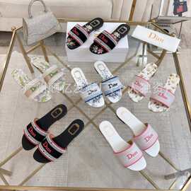 欧洲站2026春夏新款百搭暗纹字母刺绣清爽青花瓷风平底一字拖凉鞋