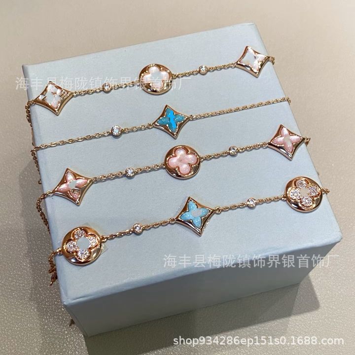 Donkey Familyの新作高級版四つ葉のクローバー五花ブレスレット、女性用18金メッキ、オールドフラワーパウダーシェルネックレス、アマゾナイトイヤリング