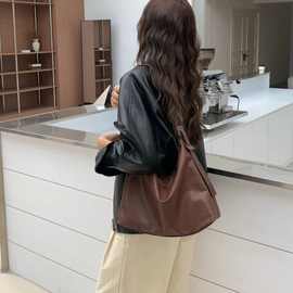 多果女包 复古软皮极简单肩包女秋冬拉链通勤上班高级这个斜挎包