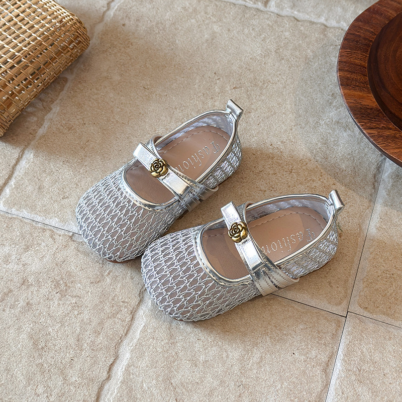 Niñas sandalias de tejido 2026 verano nuevo niño respirado hueco zapatos de estilo único respirado zapatos de moda con suela suave image 3