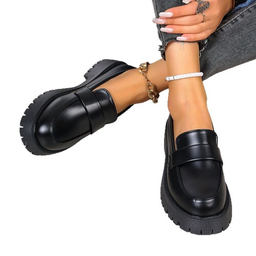 Thick-soled black British-style loafers, single shoes for spring and autumn, retro one-piece.