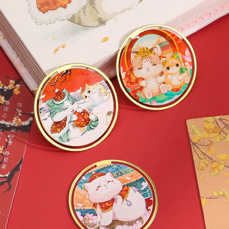 Exquisite metal bookmark with Chinese cultural style, featuring a hollowed-out page holder for students, adorned with a round cat-shaped clasp, a fine stationery item.