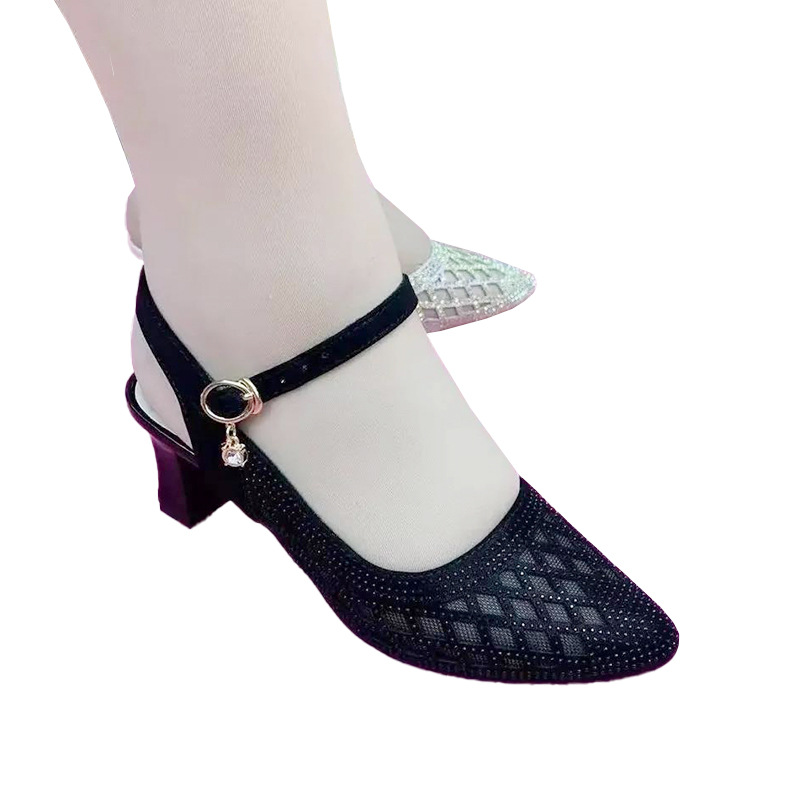 Sandalias de moda sandalias de diamantes de imitación Sandalias de tacón bajo hebilla de malla zapatos de moda nuevos zapatos de mujer huecos transpirables zapatos de mamá