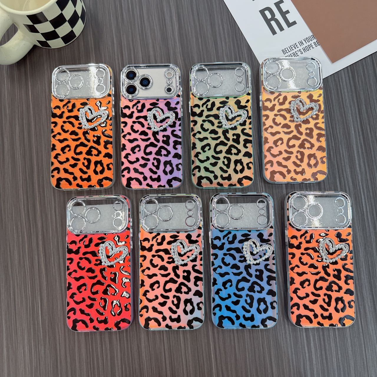 适用iPhone17手机壳亲肤支架带手绳苹果16ProMax磨砂套豹纹渐变色