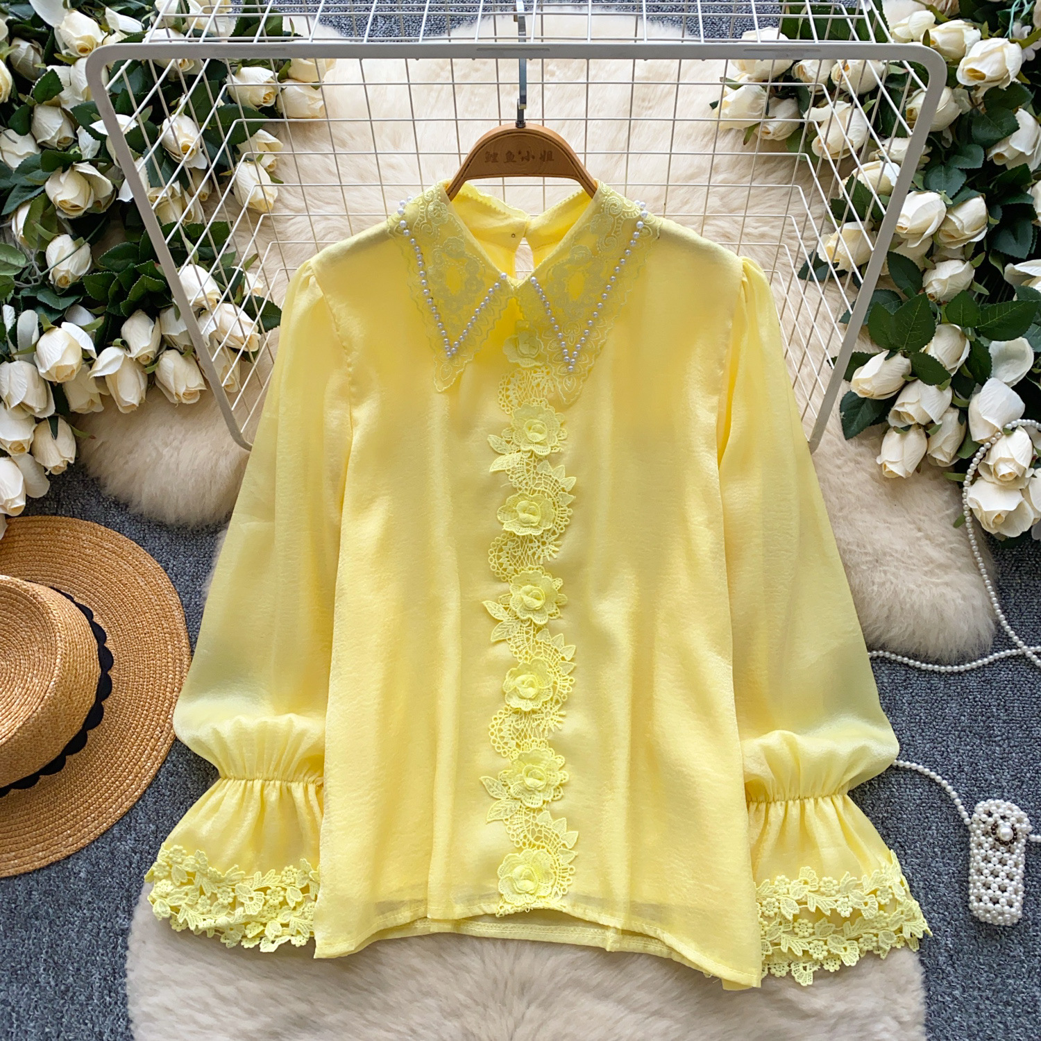 Camicetta donna stile francese in pizzo con perle e dettagli mesh_voghion.com