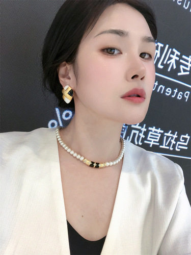 Medieval-style vintage 24K gold black and white pearl necklace exaggerated retro cool chain set high-quality earrings