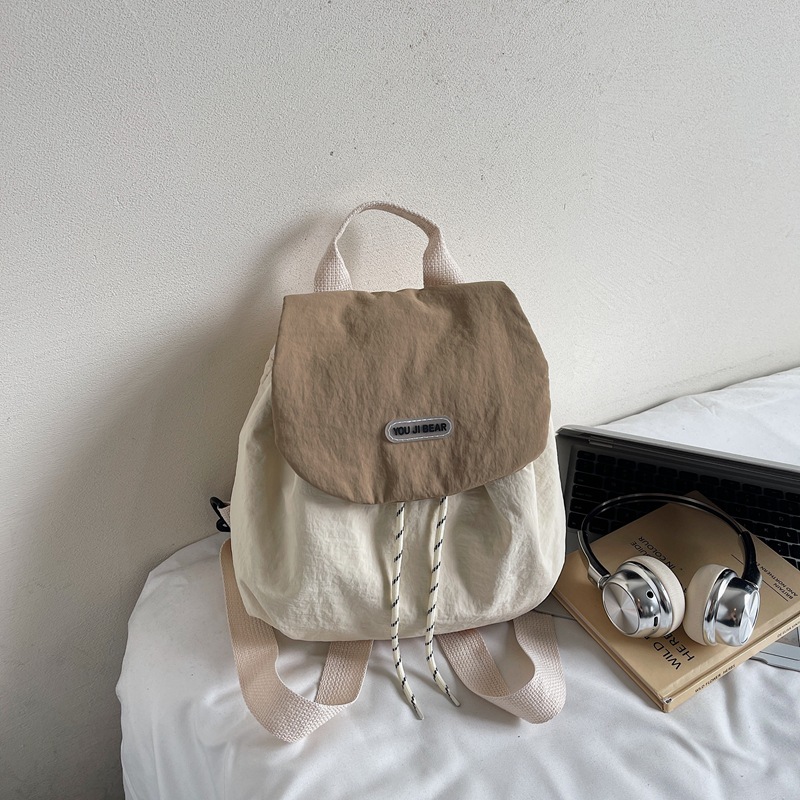 Bolsa de nylon ligera de moda para mujeres 2025 nueva moda versátil estilo coreano para estudiantes universitarios viajes mochila de hombro