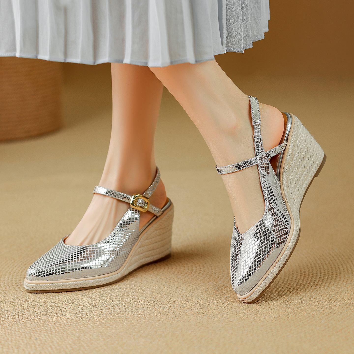 Sandal cao gót nữ mũi nhọn quai ngang đế xuồng gót 9 cm — màu vàng, bạc