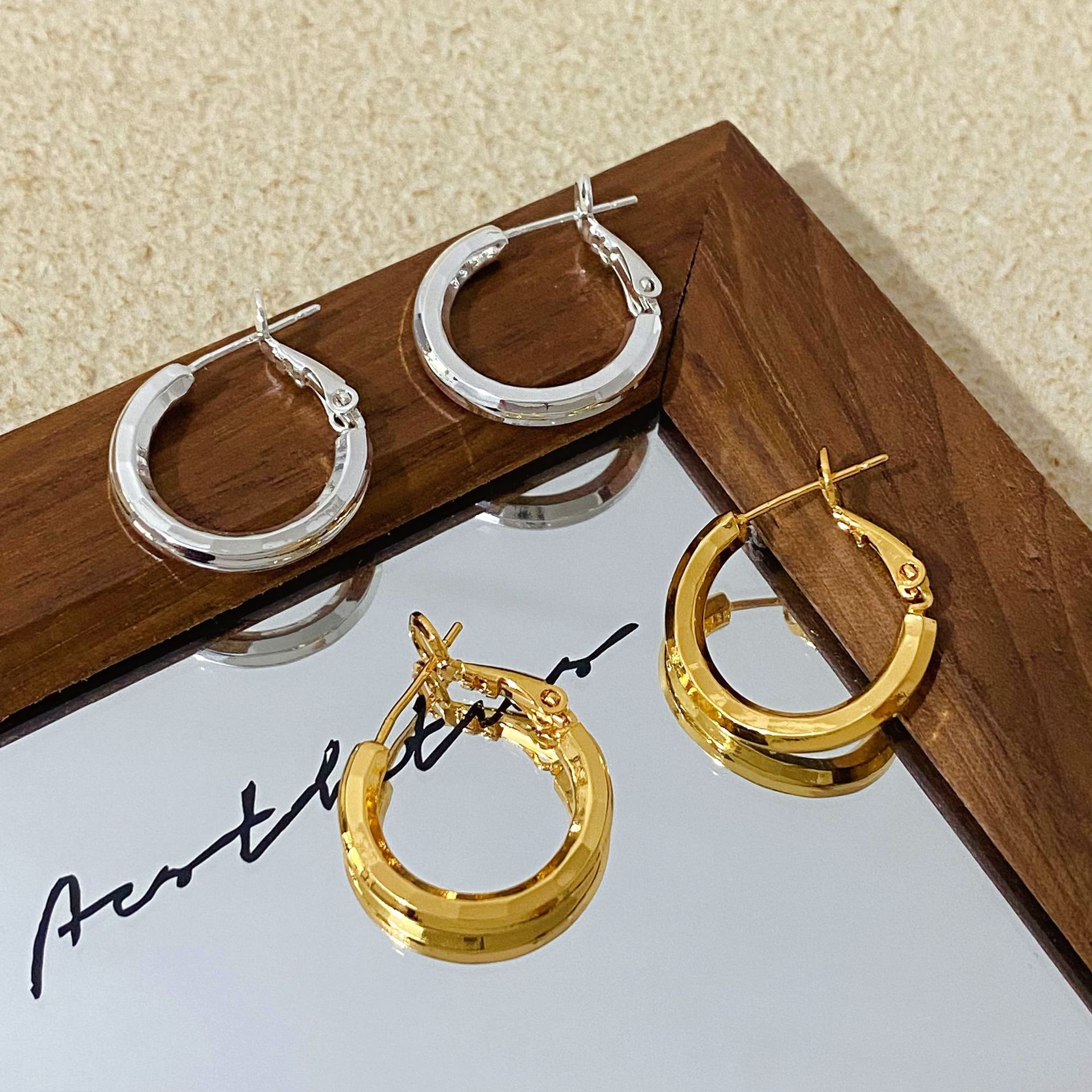 Copper Gold-Plated Minimalist Texture Hoop Earrings for Women, New Niche Style with a High-End Feel