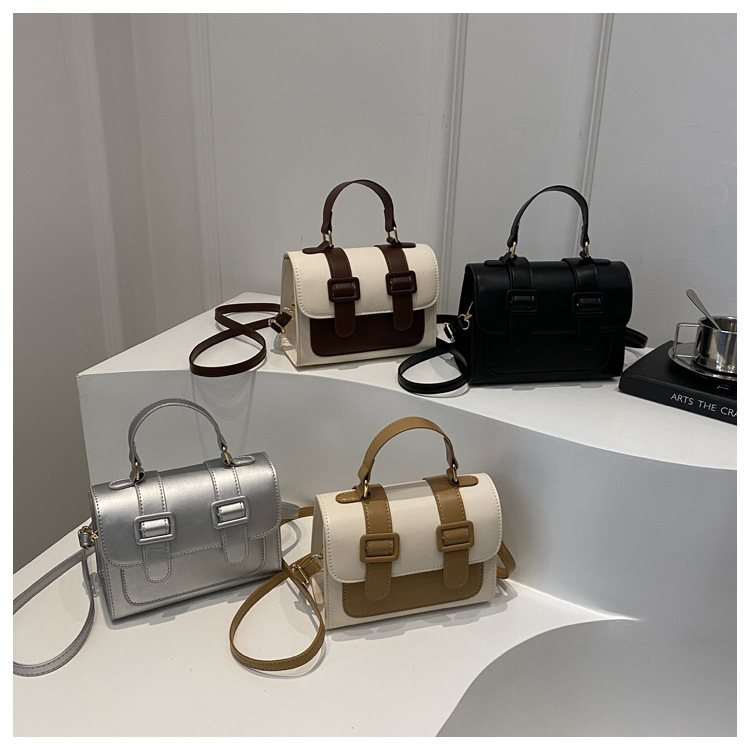 A new 2024 trendy and retro single-shoulder crossbody small square bag for girls, a niche British-style handbag undefined