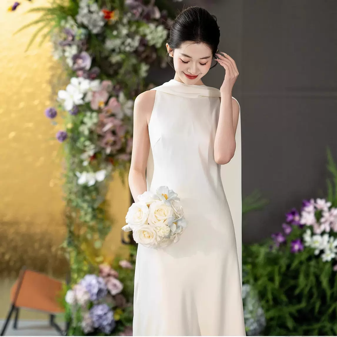 白色订婚礼服新娘敬酒服登记领证小白裙轻奢小众挂脖无袖晚礼服裙