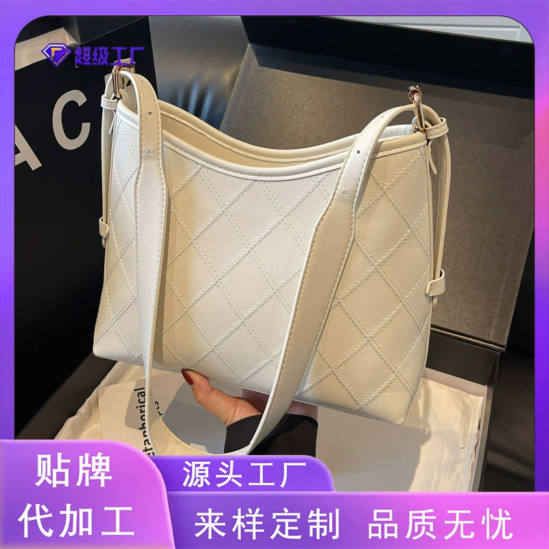 2025 новый летний стиль, простая и модная стеганая элегантная маленькая квадратная сумка для женщин для работы и поездок на работу, однотонная сумка через плечо