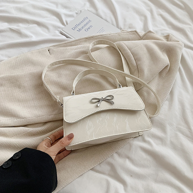 2024 bolso pequeño nuevo estilo mariposa hermosa bolso de mano estilo de moda personalidad ocio nicho bolso pequeño chain backpack