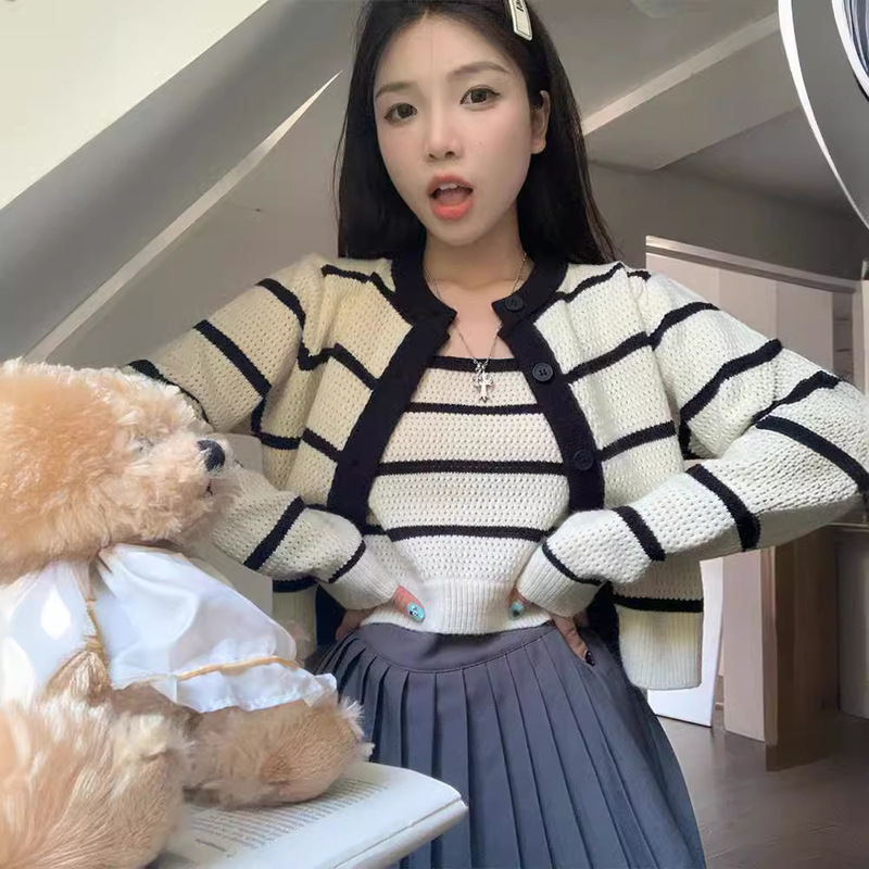 Early autumn 2022 new Korean striped long sleeve knitted cardigan + short small suspenders women's fashion two-piece set Early autumn 2022 new Korean striped long sleeve knitted cardigan + short small suspenders women's fashion two-piece set