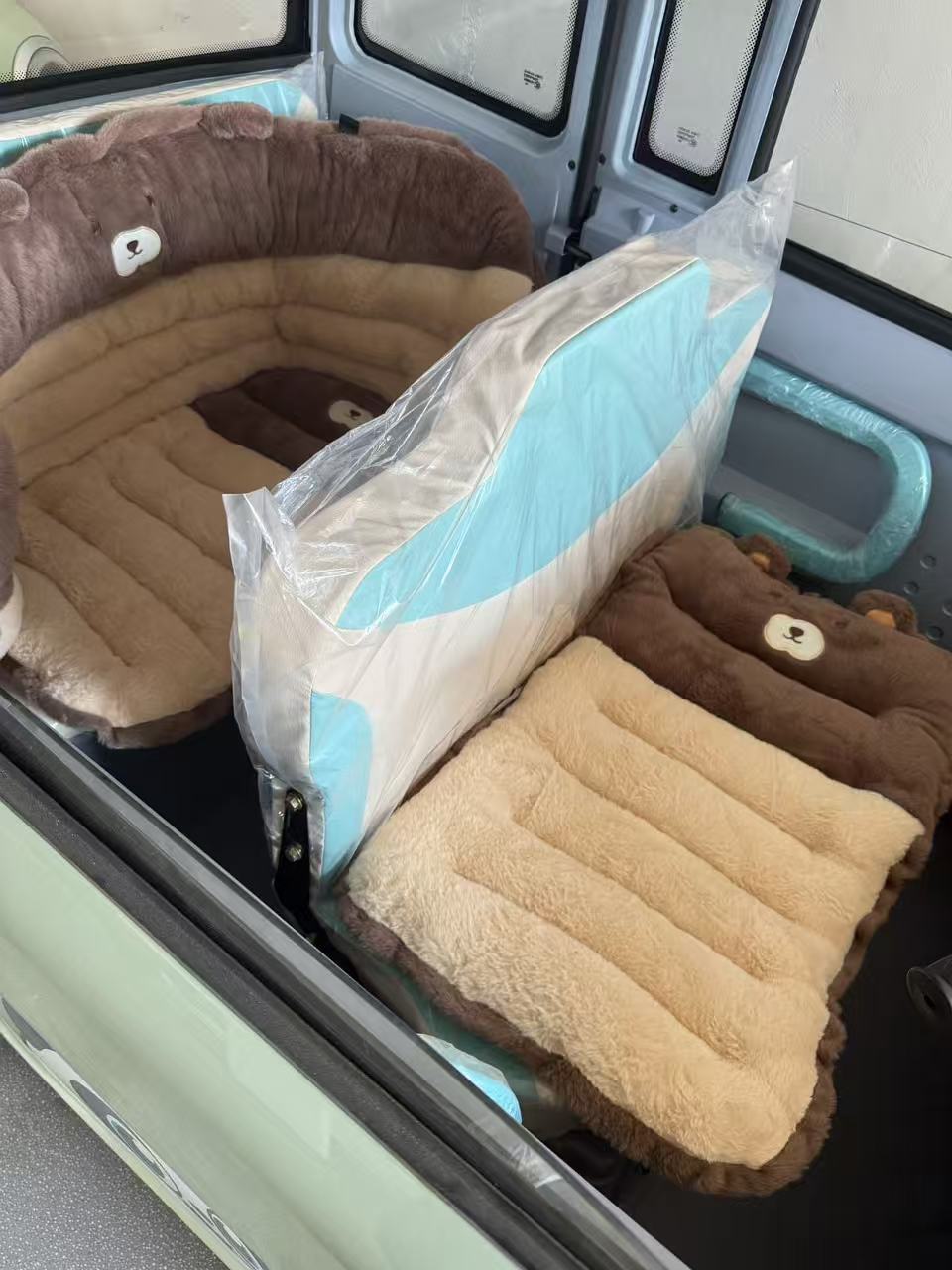 Winter Thickeneded Warm Windproof Cushion and Backrest Integrated Electric Tricycle Universal Elderly Scooter Cushion