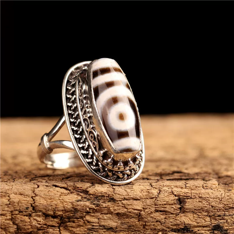 Retro ethnic creative ring, ethnic style, on index finger