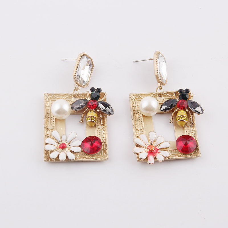 Pendientes De Flor De Metal De Perlas Con Diamantes De Abeja De Moda Al Por Mayor display picture 4