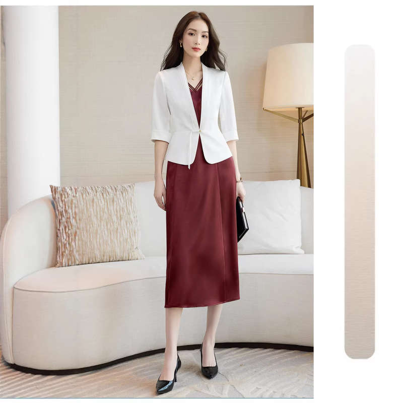 Elegant Black Satin Blazer for Women, Summer Thin Slim-Fit Short Style, Petite Casual Mid-Sleeve Blazer for Women