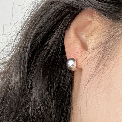 s925 sterling silver small curved bean earrings for women ins retro Hong Kong style light luxury high-end small silver bean C-shaped earrings