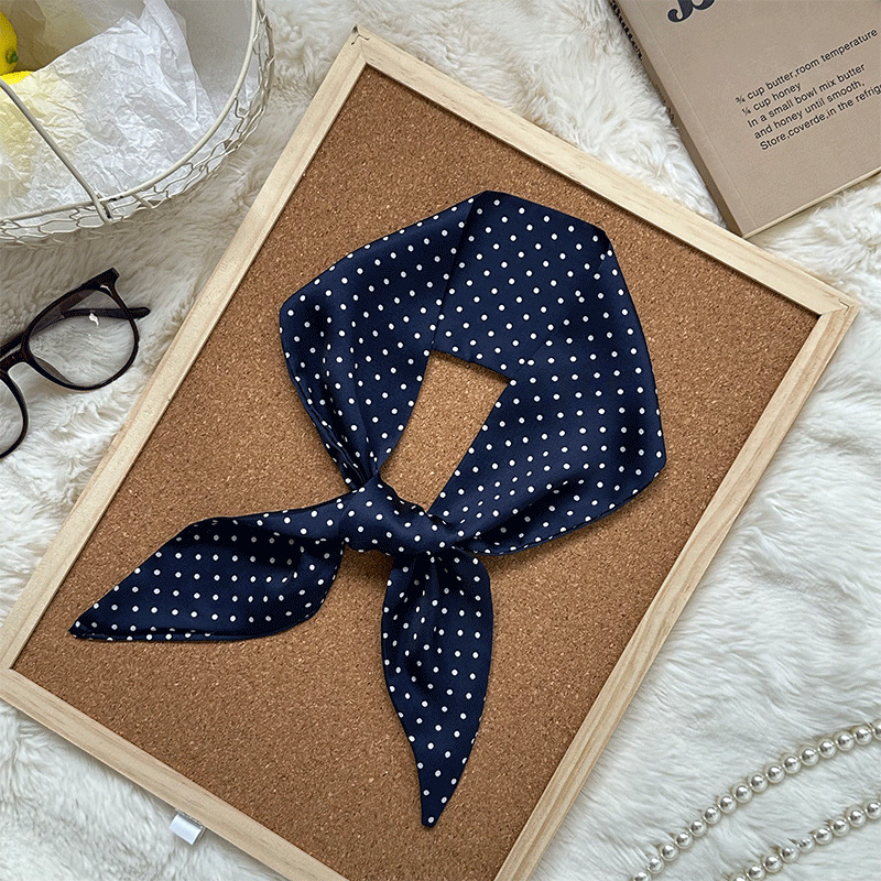 Pequeño punto de onda azul oscuro