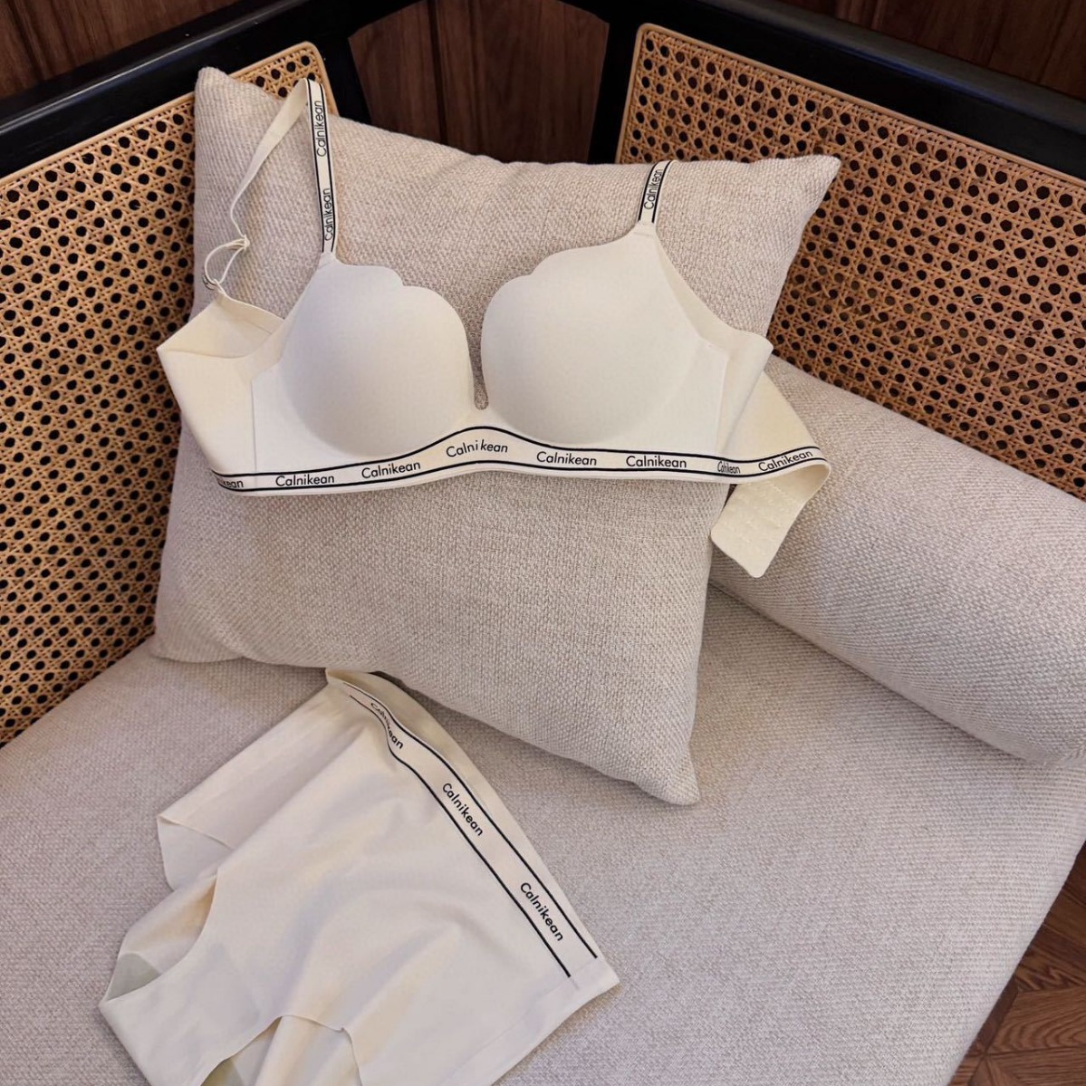 Women's Underwire-Free Bra with No-Show Design, Push-Up and Enhancing Effects, Breathable, No Underwire, C cups, Collecting and Reducing Breast Fat, Anti-Sagging Bra