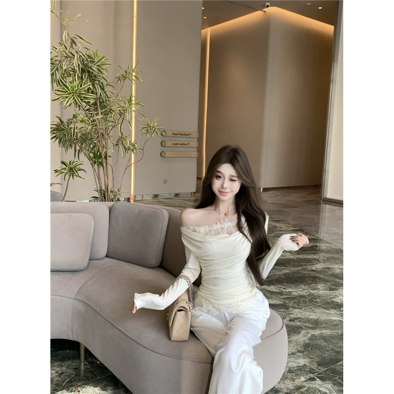忆可达 秋季新款蕾丝花边一字肩奶白色上衣女短款露肩打底T恤|undefined