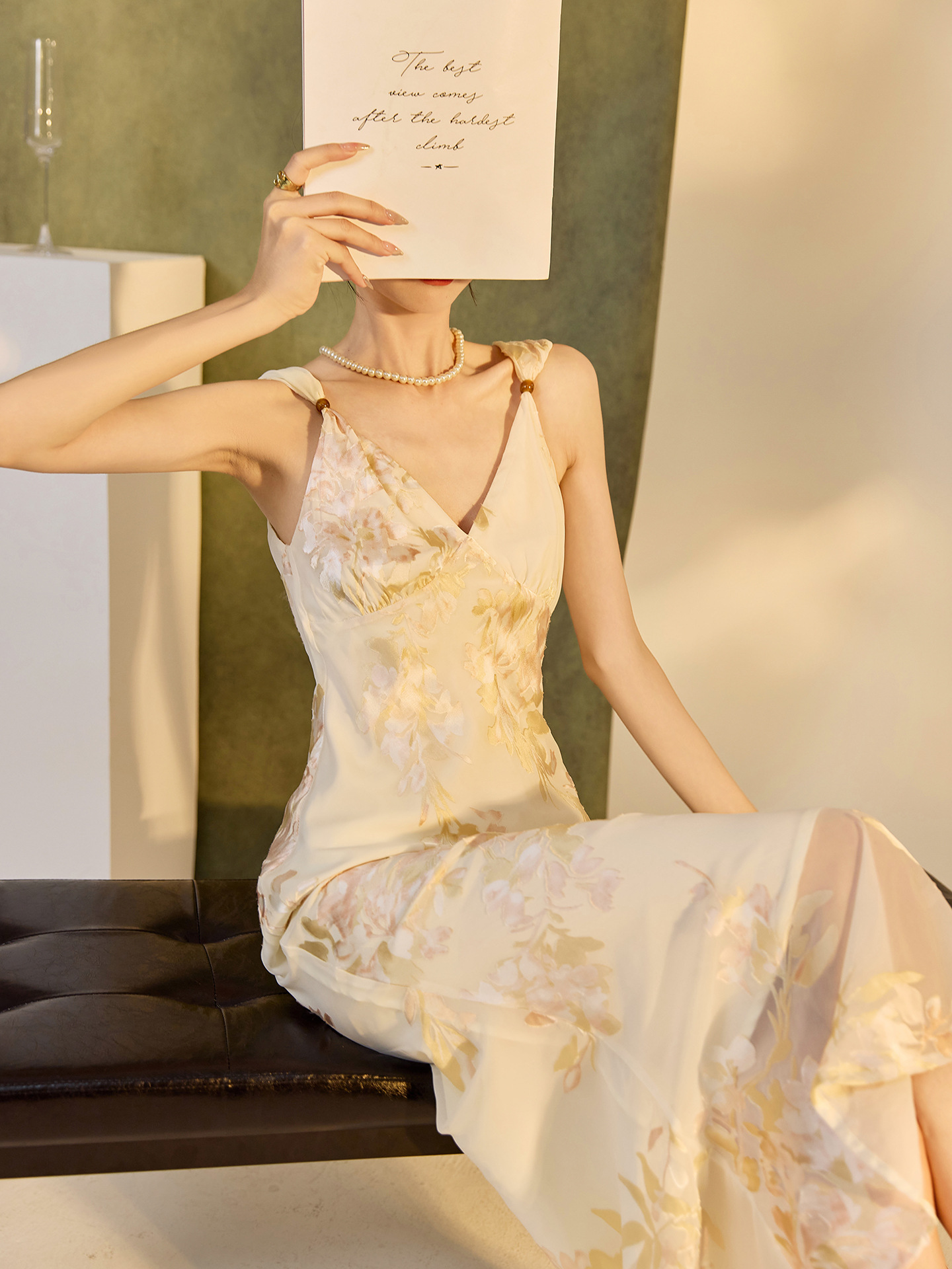 Váy bodycon ôm sát họa tiết phong cách Trung Hoa mùa hè, chất rayon mềm mại — Màu trắng be