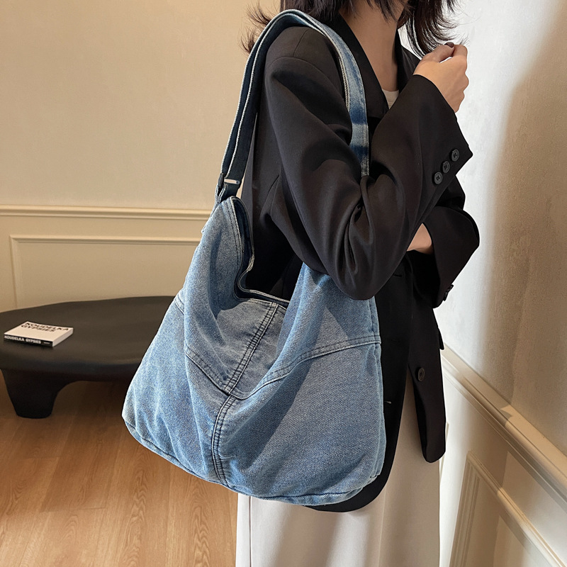 Retro capacious denim backpack