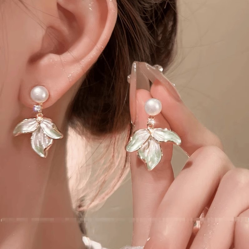 Pendientes de circón súper flash de alta calidad con aguja de plata 925 Pendientes de estilo explosivo de temperamento exquisito de lujo ligero femenino Pendientes de primavera y verano al por mayor