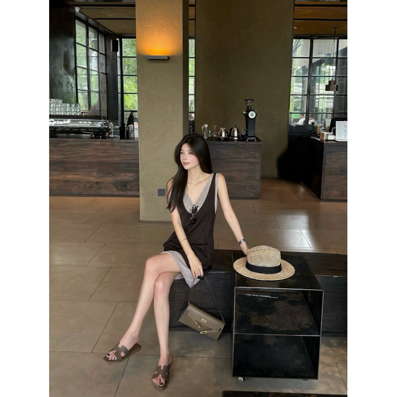 7910 French-Style Color-Blocking Faux Two-Piece Dress for Women, Summer Mature Style, Loose Fit, Elegant V-Neck Sleeveless Tank Dress 7910 French-Style Color-Blocking Faux Two-Piece Dress for Women, Summer Mature Style, Loose Fit, Elegant V-Neck Sleeveless Tank Dress