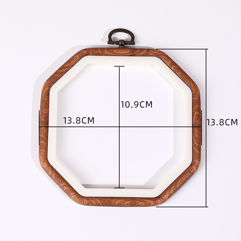 メーカーは木目の刺繍に似せてレトロな幾何学的形状を提供しています。|undefined